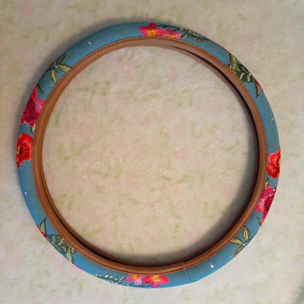 Steering wheel cover